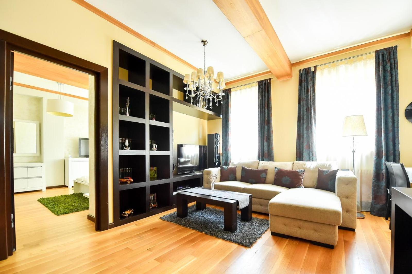 Luxury Apartment *